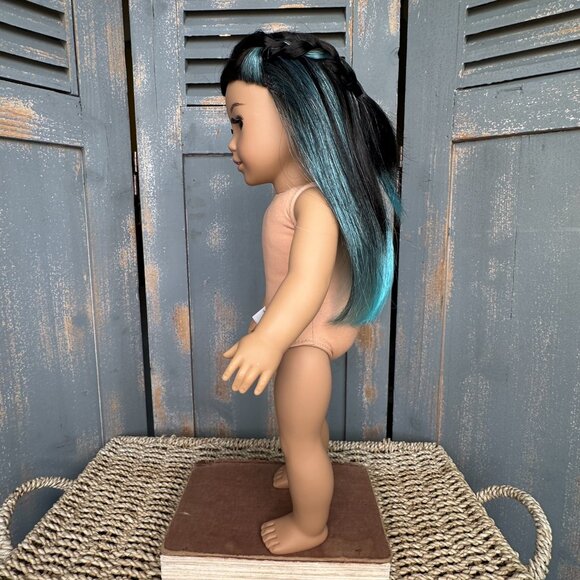 American Girl Corinne Tan GOTY 2022 - Picture 7 of 16